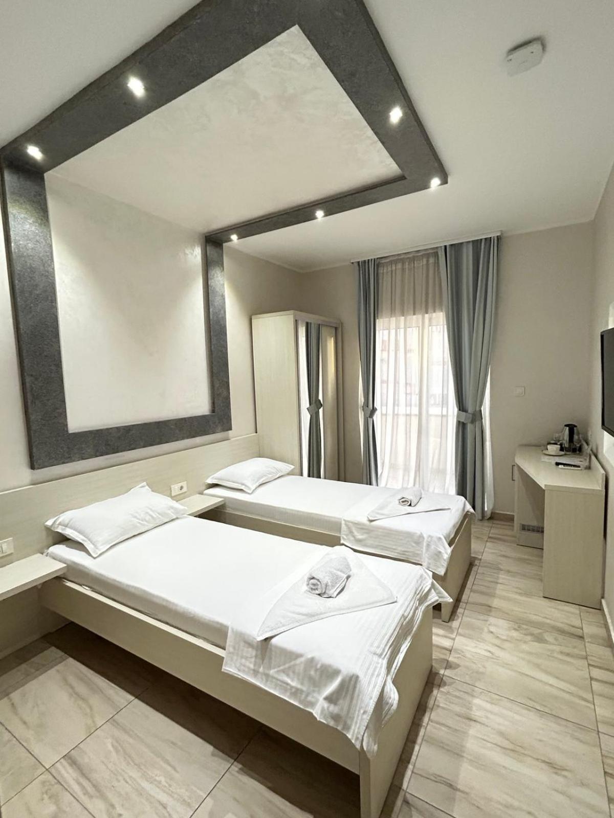 Maksim Hotel