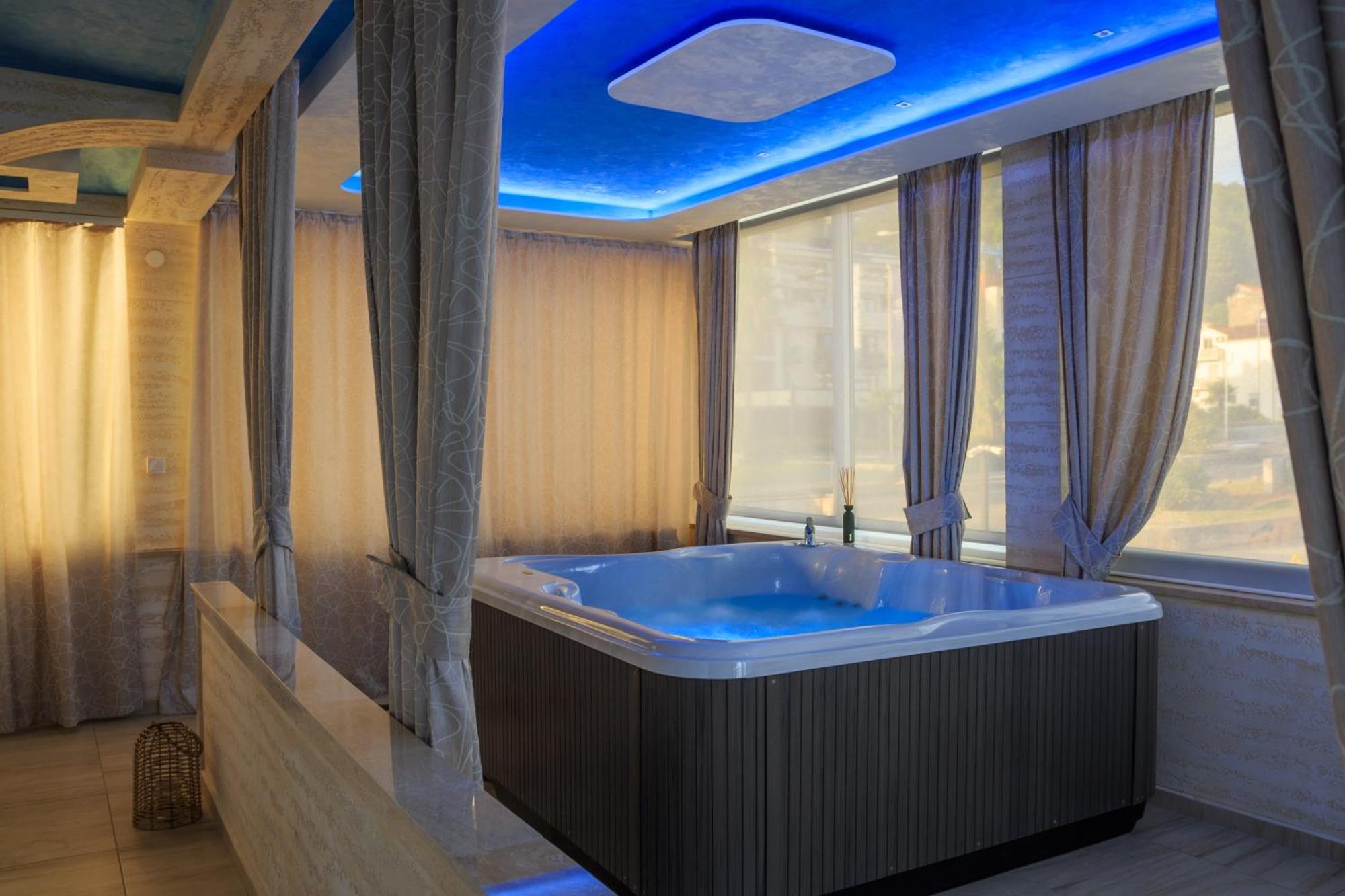 Hotel Maksim 4*